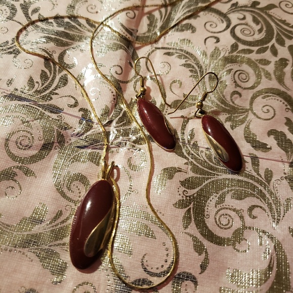 🔴FREEw/Bundle!🔴Vintage Maroon Gemstone Gold Tone Necklace/Earring Set Monet - Picture 3 of 4